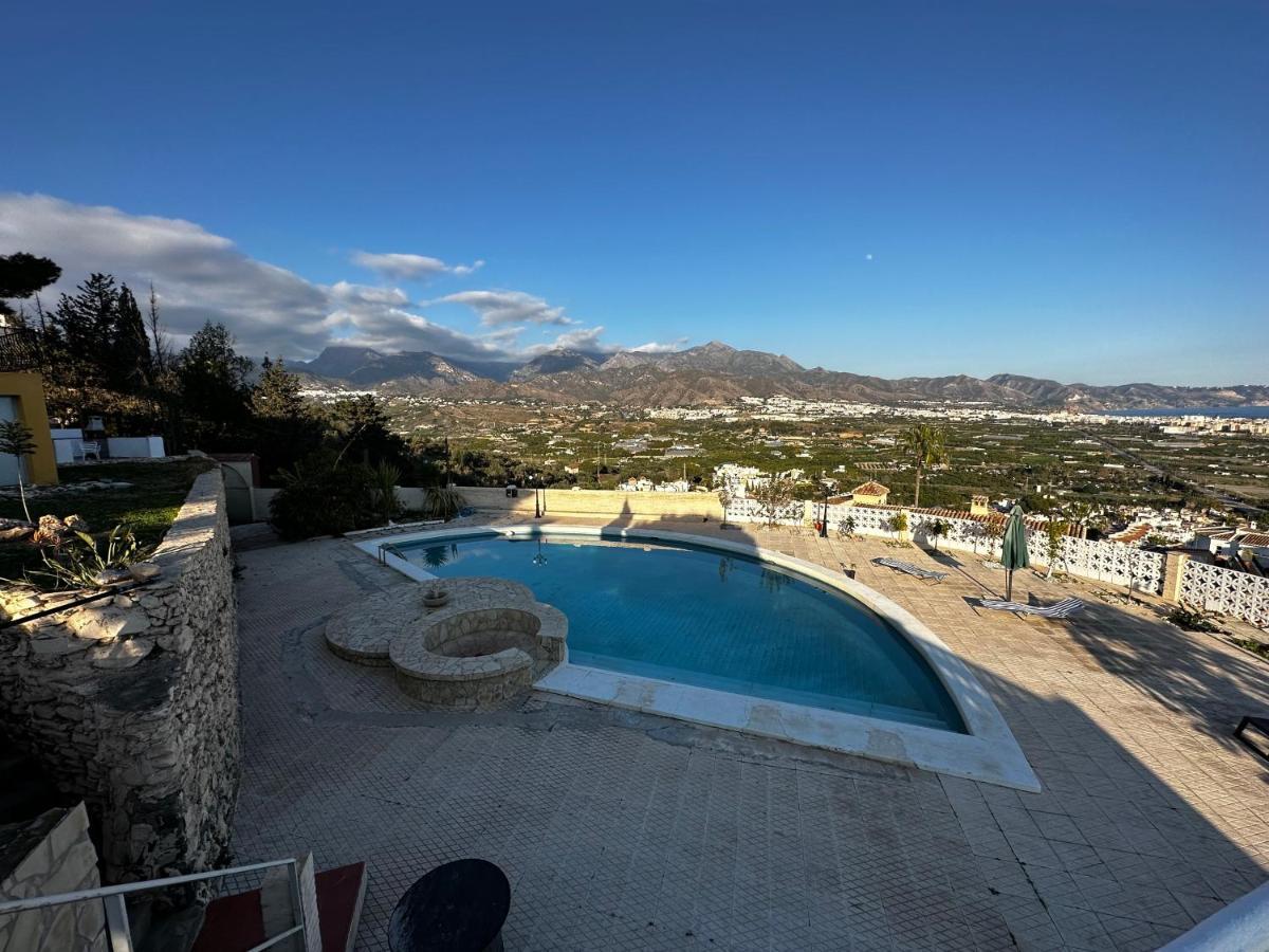 Villa Carmen Нерха Екстериор снимка